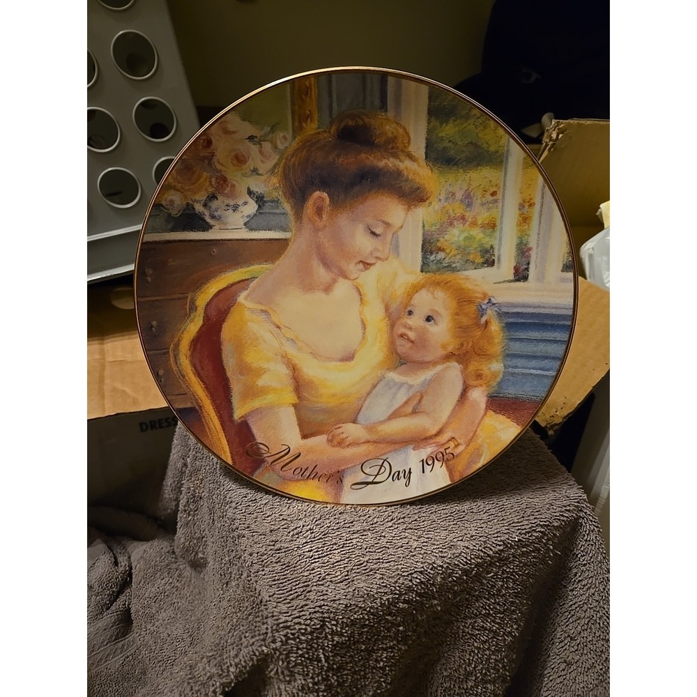 1995 Avon Mother's Day Collector‎ Plate